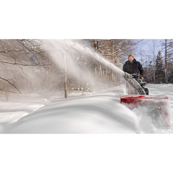 Troy-Bilt&reg; Storm&trade; 2890 Snow Blower Clearing Driveway