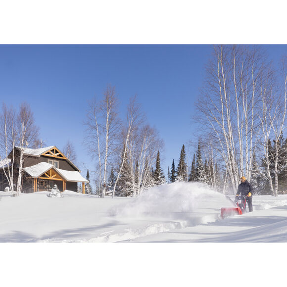 Troy-Bilt&reg; Storm&trade; 2890 Snow Blower Clearing Driveway